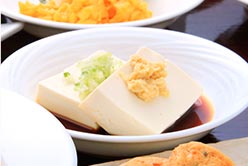 Hiyayakko (chilled tofu & toppings)