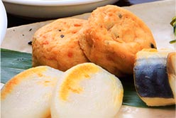 Sasa kamaboko (fish paste in the form of a bamboo leaf)